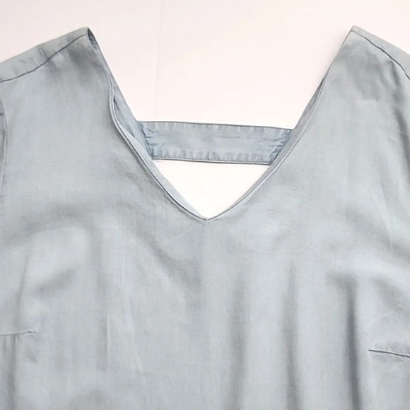 Ellen Tracy 100% Tencel Light Blue Denim V-Neck Cutout Short Sleeves Top Size 1X - Picture 5 of 14